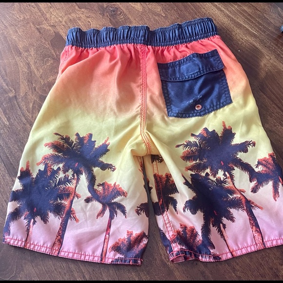 Old Navy Sz M Boys Palm tree Design - Picture 4 of 4